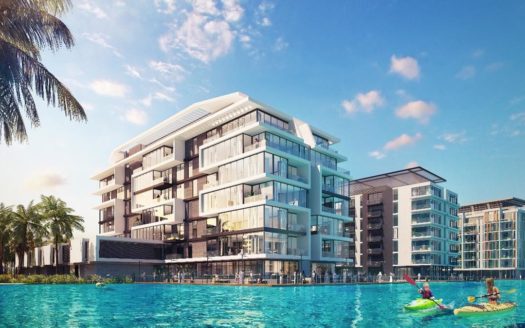 Une scène dynamique de type complexe mettant en valeur une architecture moderne avec des bâtiments à plusieurs étages au bord de l'eau, des invités faisant du kayak sur un canal turquoise et des palmiers luxuriants sous un ciel bleu éclatant.