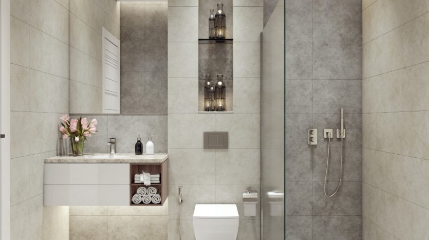 Une salle de bain moderne au Panthéon Elysée comprenant une douche à l&#039;italienne avec une cloison en verre, un meuble flottant avec lavabo, des toilettes suspendues et des murs et sol carrelés de couleur neutre. Les fleurs roses ajoutent un