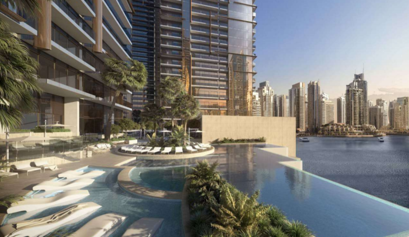 Un complexe urbain luxueux situé dans le Jumeirah Living Marina Gate, doté d&#039;une piscine à débordement bordée de palmiers, surplombant les toits de la ville avec un mélange d&#039;immeubles de grande hauteur modernes et un ciel dégagé.