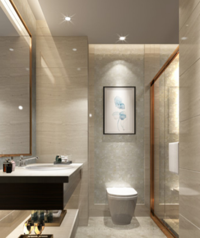 Une salle de bains moderne avec des murs en marbre beige, un grand miroir et des plafonniers LED dans la tour Nobles. Les caractéristiques comprennent un lavabo flottant, une douche en verre transparent et une image artistique encadrée au mur.
