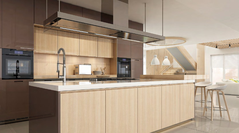 Une cuisine au design moderne comprenant des armoires en bois, un îlot central avec des tabourets de bar et des appareils électroménagers intégrés en acier inoxydable, baignée de lumière naturelle provenant d&#039;une propriété de Binghatti Dubaï.