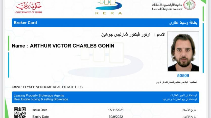 Une carte de licence du gouvernement de Dubaï indiquant le nom d'Arthur Victor Charles Gohin, une photo d'un homme de race blanche aux cheveux longs et les coordonnées de l'entreprise des agents immobiliers de l'Elysée Vendôme.