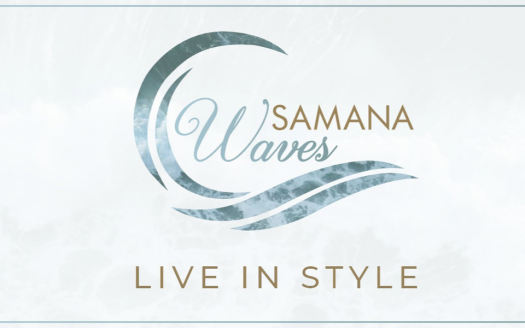 Image d'un logo minimaliste pour "Samana Waves Dubai" comportant des lignes stylisées et fluides ressemblant à des vagues, avec le slogan "live in style" en dessous, sur un fond bleu clair doux et texturé.