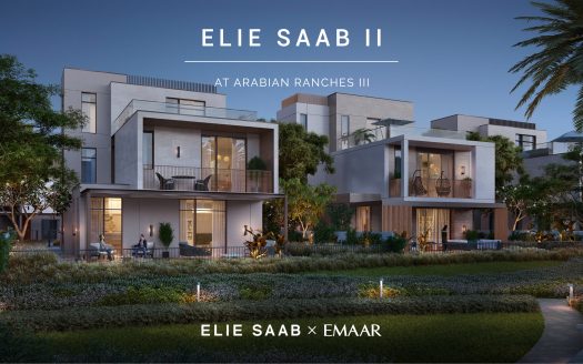 Un rendu architectural des villas de luxe modernes d'Elie Saab à Arabian Ranches III au crépuscule, avec un aménagement paysager élégant et des intérieurs éclairés.