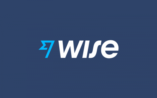 Le logo de wise sur fond bleu foncé, comportant un texte "wise" stylisé blanc avec une flèche bleue pointant vers le haut intégrée à la lettre "w.