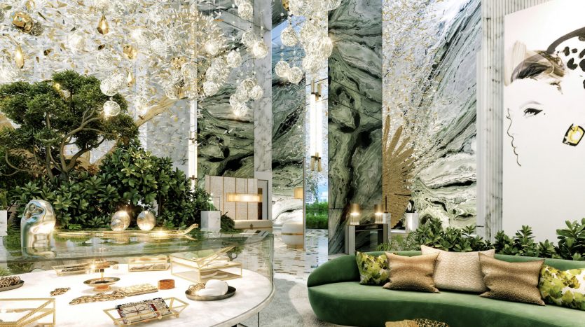 Hall d'entrée luxueux dans un appartement de Dubaï comprenant un canapé en velours vert, des sols en marbre, des lustres en cristal et des plantes d'intérieur luxuriantes, avec des œuvres d'art murales ornées et des miroirs renforçant l'opulence.