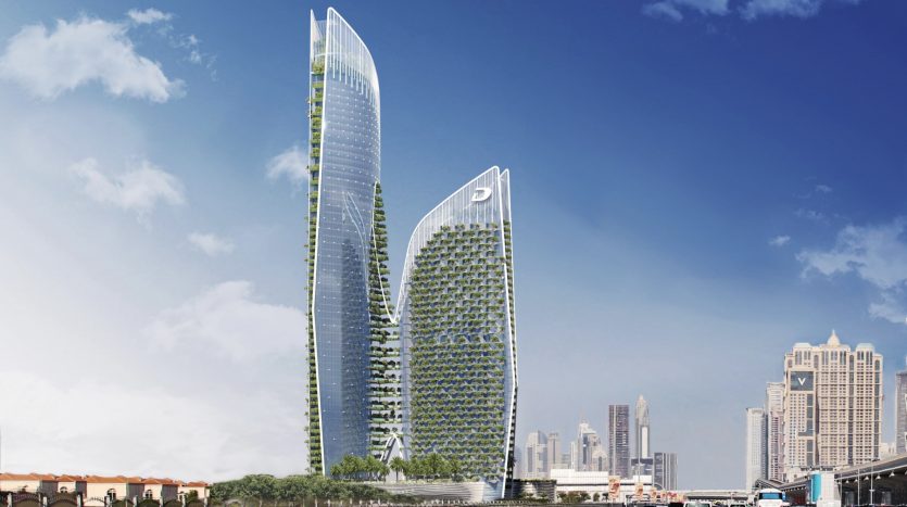 Deux gratte-ciel modernes avec de la verdure sur leurs façades, à côté d&#039;une rue animée de Dubaï sous un ciel bleu clair. Une tour est légèrement courbée, l&#039;autre est plus verticale avec une tour pointue