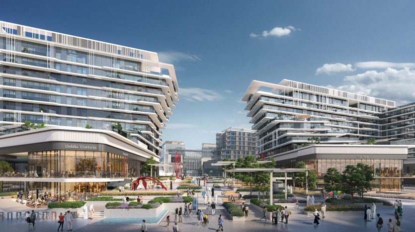 Une place urbaine dynamique à Dubaï avec une architecture moderne à plusieurs niveaux abritant des espaces de vente au détail sous les unités résidentielles. Les gens interagissent et se promènent avec désinvolture, avec une sculpture rouge proéminente au centre.