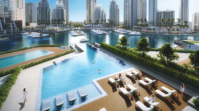 Une scène luxueuse au bord de l&#039;eau à Dubaï avec une grande piscine avec des nageurs, des chaises longues et une marina à proximité avec des bateaux, entourée d&#039;immeubles de grande hauteur modernes.