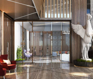 Hall d'entrée moderne avec sols brillants, lattes en bois et murs en miroir. Des coins salons luxueux et une grande statue de cheval ailé ajoutent des éléments artistiques, rappelant une villa haut de gamme à Dubaï.