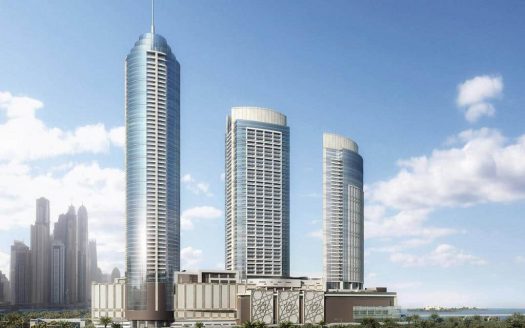 Rendu numérique de trois gratte-ciel modernes dans un cadre côtier ensoleillé, avec un ciel bleu clair et des palmiers luxuriants au premier plan, idéal pour mettre en valeur l'immobilier à Dubaï.