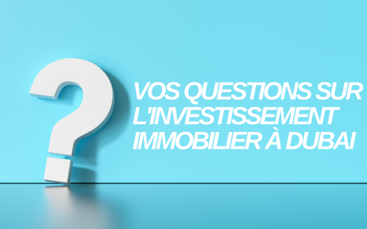 Un grand point d'interrogation blanc se dresse sur un fond bleu clair avec le texte français « vos questions sur l'investissement immobilier à Dubaï ? impliquant des requêtes sur l'investissement immobilier à Dubaï via une agence agricole