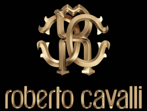 Logo 3D doré de Roberto Cavalli comportant les lettres stylisées "RC" avec d'élégants tourbillons, positionnées au-dessus du nom de la marque en minuscules sur fond noir, représentant l'opulence