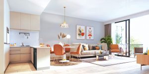 Salon et cuisine modernes à aire ouverte avec de grandes fenêtres, une lumière naturelle vive et une décoration élégante et minimaliste avec des meubles orange et crème dans une villa de Dubaï.