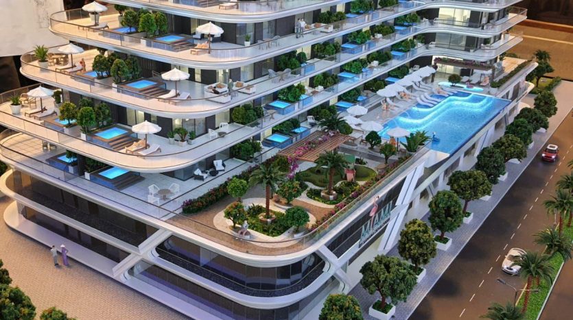 Maquette d&#039;un appartement moderne à plusieurs niveaux à Dubaï avec terrasses paysagées, piscines, entourées d&#039;arbres et de petites figures représentant des personnes et des voitures.