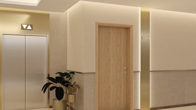 Un couloir intérieur moderne dans un appartement de Dubaï comportant une porte en bois fermée étiquetée 1009 à côté d&#039;une porte d&#039;ascenseur en acier inoxydable, ornée de panneaux muraux décoratifs et d&#039;une plante en pot.