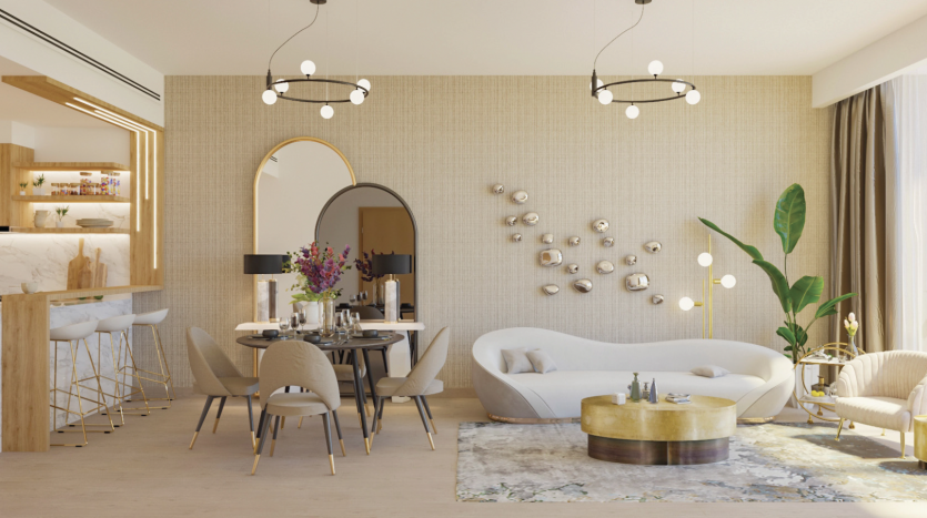 Salon et salle à manger modernes et élégants avec des meubles élégants, un grand miroir, des éléments muraux décoratifs et de la lumière naturelle dans un appartement de premier ordre à Dubaï. Une combinaison d'élégance et de design contemporain.