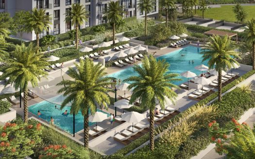 Vue aérienne d&#039;un luxueux espace piscine avec chaises longues et parasols, entouré de palmiers et d&#039;une villa moderne de Dubaï, dans un cadre lumineux et ensoleillé.