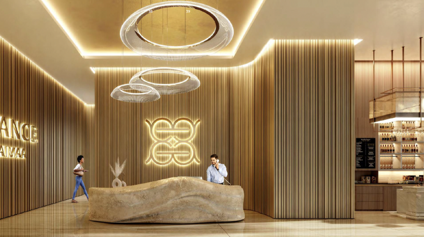 Un intérieur de café moderne avec des plafonniers lumineux en forme d&#039;anneau, un comptoir de bar en bois courbé et des murs en panneaux de bois verticaux texturés. Les enseignes au néon ajoutent une touche contemporaine alors que les clients se détendent et se promènent dans cet endroit de Dubaï