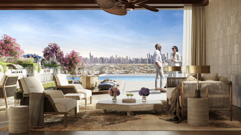 Une luxueuse terrasse ouverte surplombant les toits de la ville de Dubaï, avec un couple debout et discutant. La décoration comprend un mobilier moderne, des fleurs et une vue dégagée sur le front de mer et les gratte-ciel.