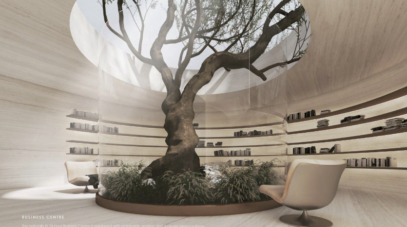 Un intérieur serein de centre d&#039;affaires à Dubaï avec un grand arbre tordu enfermé dans une jardinière circulaire, entouré d&#039;une verdure luxuriante. La pièce dispose d&#039;étagères en bois incurvées et de chaises élégantes, avec