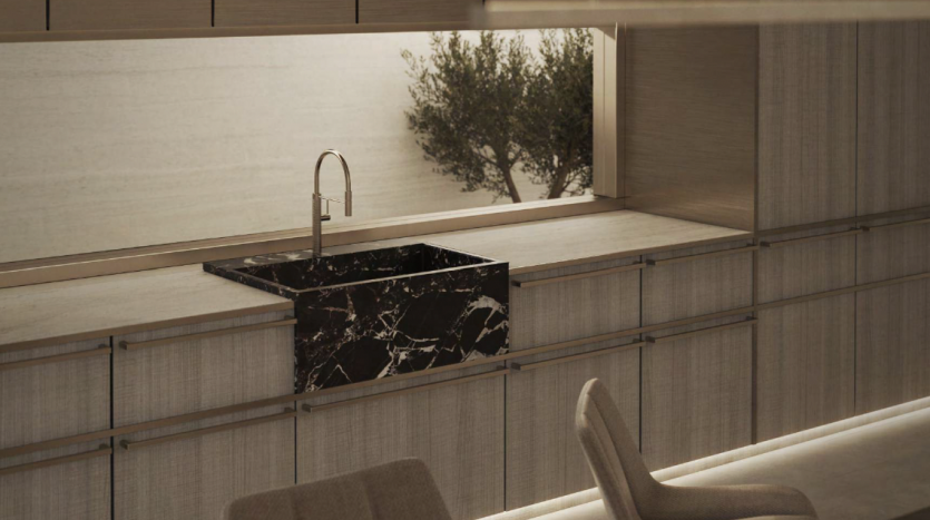 Une cuisine moderne dans une propriété haut de gamme de Dubaï comprend des armoires en bois élégantes, un îlot en marbre et des appareils haut de gamme. Une grande fenêtre offre une vue sur un olivier sous un doux éclairage d&#039;ambiance.