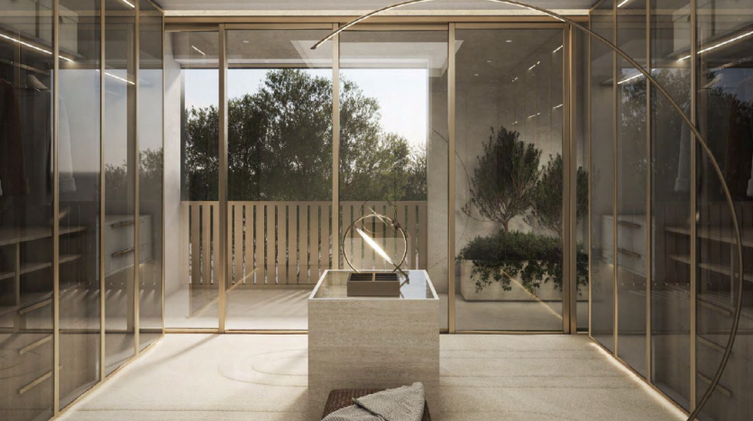 Intérieur minimaliste moderne d&#039;une villa de Dubaï avec des murs en verre, un élégant bureau en pierre, un banc en osier rembourré et une sculpture abstraite en métal. La lumière naturelle pénètre par une lucarne.