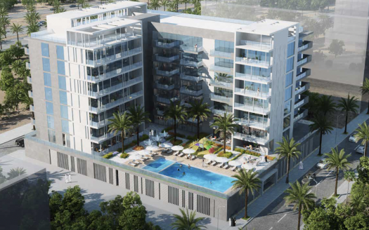 Un immeuble résidentiel moderne de grande hauteur à Dubaï avec une grande piscine extérieure entourée de palmiers et de chaises longues, symbolisant une vie de luxe.