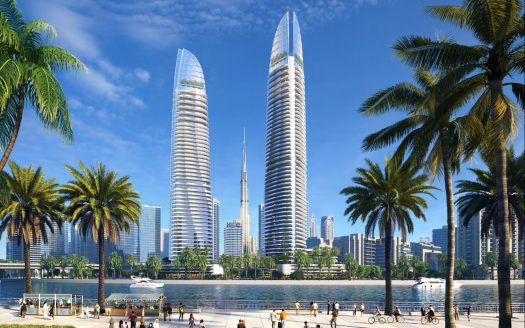 Un paysage urbain animé avec deux grands gratte-ciel en verre par une journée ensoleillée, avec des palmiers au premier plan et des gens profitant d&#039;activités au bord d&#039;une promenade au bord de l&#039;eau à Dubaï.