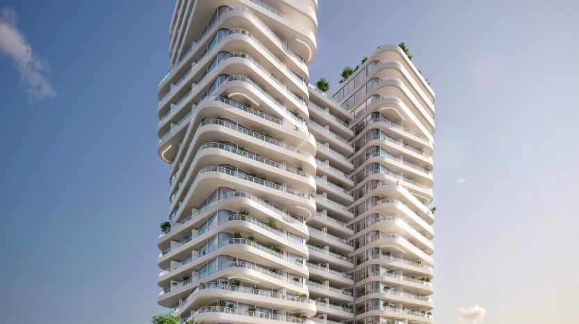 Un immeuble résidentiel futuriste de grande hauteur avec des balcons incurvés donnant sur un plan d&#039;eau, doté de jardins luxuriants sur le toit et d&#039;un design moderne, sous un ciel clair au crépuscule, idéal pour une annonce immobilière à Dubaï.