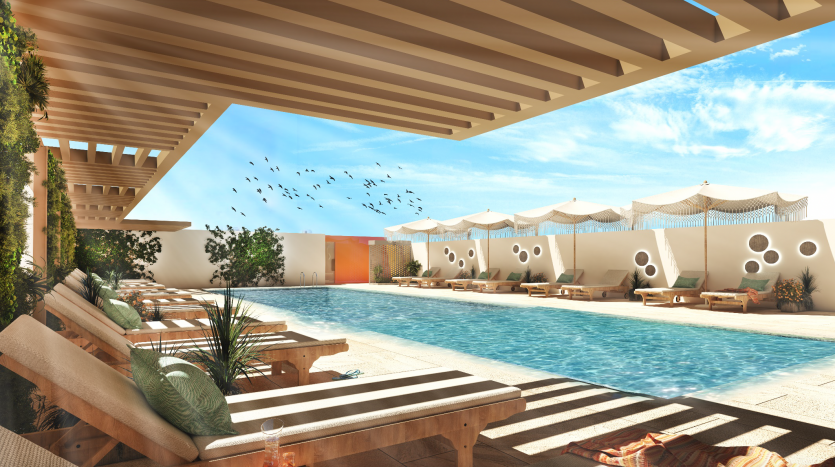 Espace luxueux au bord de la piscine d&#039;une villa à Dubaï, avec des chaises longues en bois et une pergola, flanquée de murs blancs aux accents à motifs circulaires, sous un ciel clair avec des oiseaux qui volent.