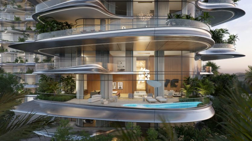 Une villa futuriste de grande hauteur à Dubaï avec des balcons curvilignes, une verdure luxuriante et un intérieur éclairé visible à travers de grandes fenêtres. Chaque niveau dispose d&#039;une piscine privée donnant sur un paysage urbain.