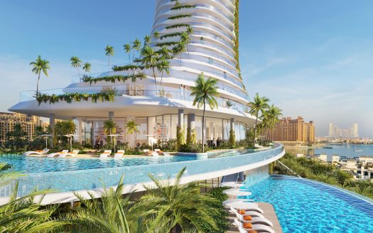Une luxueuse station balnéaire de Dubaï dotée d'un bâtiment blanc curviligne, de vastes piscines extérieures, de palmiers et de chaises longues, avec une ligne d'horizon de la ville en arrière-plan sous un ciel bleu clair.
