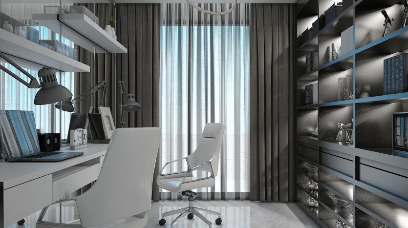 Une villa moderne à Dubaï avec des meubles gris élégants, des étagères en verre remplies de livres et de décorations, de grandes fenêtres avec des rideaux transparents et une chaise de bureau élégante face à un bureau avec deux moniteurs.