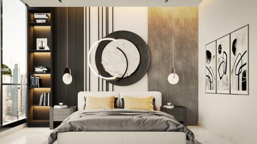 Une chambre moderne dans une villa de Dubaï avec une œuvre d'art circulaire au-dessus du lit, des étagères intégrées élégantes, deux lampes suspendues et une grande fenêtre avec vue sur la ville. La pièce a une couleur neutre élégante