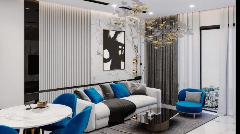 Salon moderne dans une villa de Dubaï avec une palette de couleurs blanc et gris, comprenant un canapé sectionnel moelleux avec des coussins bleus, une table basse en marbre, une décoration murale artistique et un lustre élaboré.