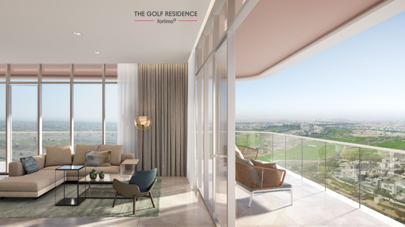 Luxueux salon d&#039;appartement minimaliste avec de grandes fenêtres donnant sur un terrain de golf. L&#039;intérieur comprend un ensemble de canapés modernes, une décoration élégante et un balcon avec une vue sur l&#039;investissement Dubaï.