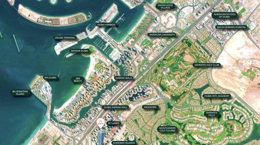 Vue aérienne du littoral de Dubaï montrant les développements urbains et les monuments détaillés, notamment Palm Jumeirah, les marinas, la villa Dubai et plusieurs ports.