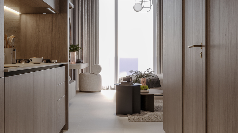 Intérieur d'appartement moderne à Dubaï présentant une cuisine élégante avec des armoires en bois sur la gauche et un salon confortable avec des sièges moelleux et de grandes fenêtres permettant à la lumière naturelle d'éclairer l'espace.