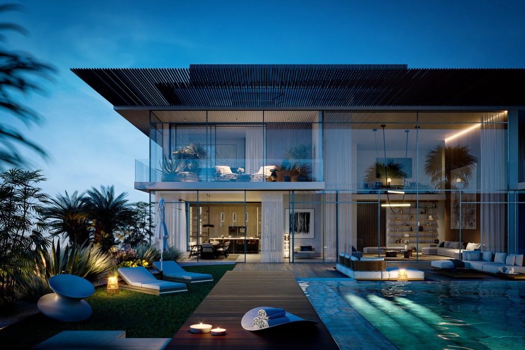 Une luxueuse maison moderne à deux étages au crépuscule, avec des intérieurs éclairés, des balcons, une piscine sereine avec des chaises longues et un feuillage de palmiers luxuriant, présentée par une agence immobilière de Dubaï.