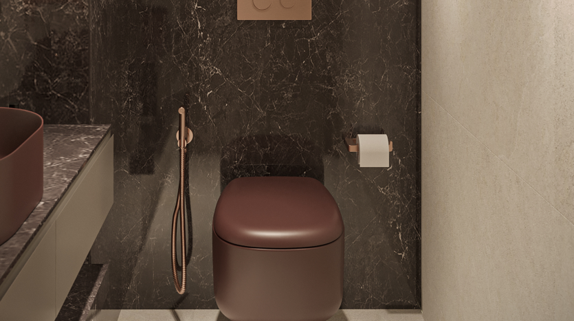 Une salle de bains moderne dans une villa de Dubaï avec un mur en marbre avec des toilettes rondes marron, un bidet assorti avec un tuyau doré, le tout complété par des luminaires élégants et minimalistes.