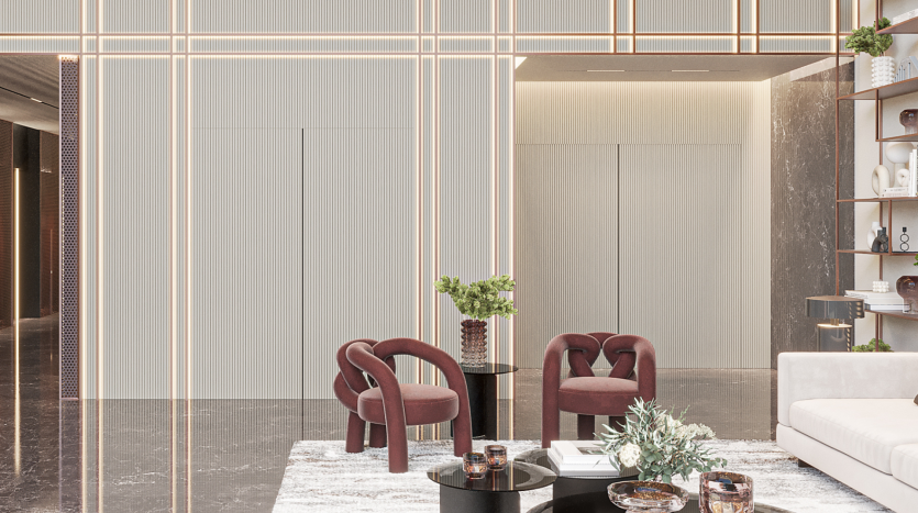 Un salon moderne et minimaliste dans un luxueux appartement de Dubaï comprenant deux fauteuils bordeaux, un canapé blanc et une table basse noire, sur fond de panneaux gris et de motifs géométriques dorés.