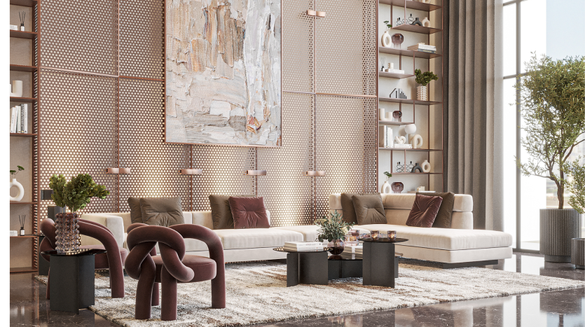 Salon moderne dans une villa de Dubaï avec un canapé beige, deux chaises marron uniques et un grand tableau abstrait. La pièce dispose de grandes fenêtres, de suspensions suspendues et d&#039;étagères décorées.