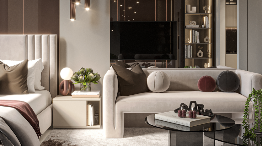 Intérieur de salon moderne dans une villa de Dubaï comprenant un élégant canapé beige avec des coussins cylindriques, une table basse en verre, des panneaux en bois sombre, des étagères avec des livres et un éclairage d&#039;ambiance.