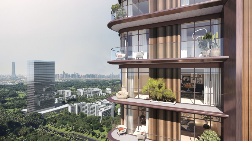 Immeuble d&#039;appartements moderne de grande hauteur à Dubaï avec balcons en verre, présentant un intérieur détaillé d&#039;un espace de vie élégant. Horizon urbain visible en arrière-plan, mettant en valeur la verdure et d&#039;autres bâtiments.