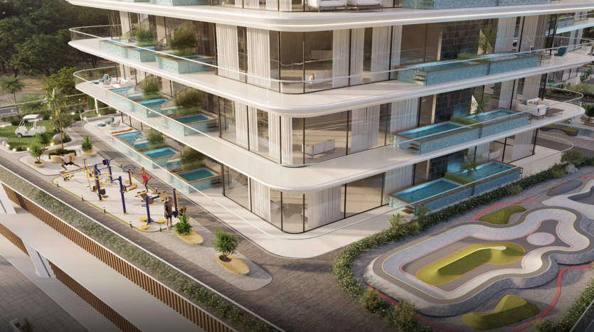 Image d&#039;un immeuble moderne de plusieurs étages à Dubaï avec des balcons dotés de piscines privées. Ci-dessous, des gens pratiquent le yoga dans un jardin commun à côté d’une aire de jeux colorée.