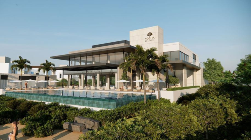 Rendu 3D d&#039;une luxueuse villa moderne à Dubaï avec une grande piscine entourée de chaises longues, un feuillage vert et un ciel dégagé. Le bâtiment présente une architecture contemporaine avec des espaces extérieurs spacieux.