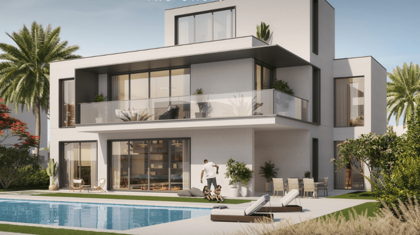 Maison blanche moderne de deux étages à Dubaï avec de grandes fenêtres en verre, des balcons et une piscine. Un couple se détend au bord de la piscine entourée d&#039;une verdure luxuriante et de palmiers.