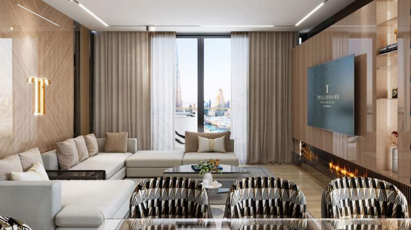 Salon luxueux dans un appartement de Dubaï comprenant un canapé moderne, des fauteuils et une cheminée, avec des baies vitrées donnant sur un paysage urbain. Le décor comprend des rideaux élégants et des décorations de bon goût