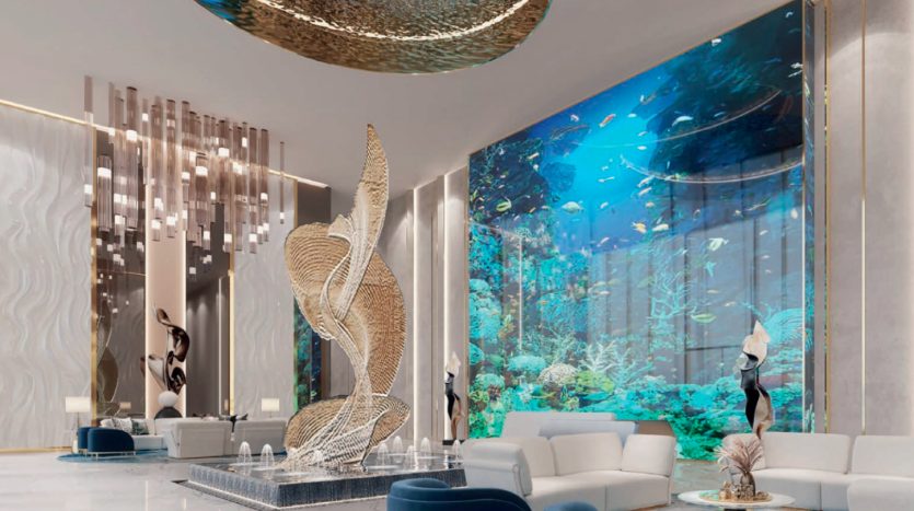 Un hall luxueux dans une villa de Dubaï avec des sols en marbre, avec un grand aquarium rempli de poissons d&#039;un côté, une sculpture en spirale unique au centre et des coins salons luxueux.